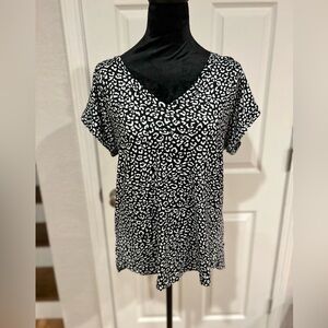 Loramendi Black And White Print Short Sleeve V Neck Tee Size Medium